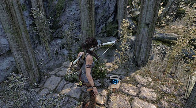 Po tym jak Lara dotknie ziemi zejdź po schodach i sprawdź obszar pod chatką - Geoskrzynki (08 - 15) | Sekrety - Mountain Village (Wioska w górach) - Tomb Raider - poradnik do gry