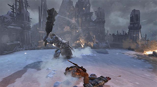 Równie istotną sprawą jest unikanie standardowych ataków bossa, wykonywanych jego wielką maczugą - Przyczyń się do zakończenia burz dzięki przerwaniu rytuału wstąpienia | 24 - Powrót - Tomb Raider - poradnik do gry