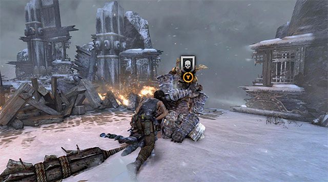 Kontynuuj atakowanie pleców bossa do momentu gdy nad jego głową pojawi się ikona sygnalizująca możliwość wyprowadzenia ataku wręcz (screen) - Przyczyń się do zakończenia burz dzięki przerwaniu rytuału wstąpienia | 24 - Powrót - Tomb Raider - poradnik do gry