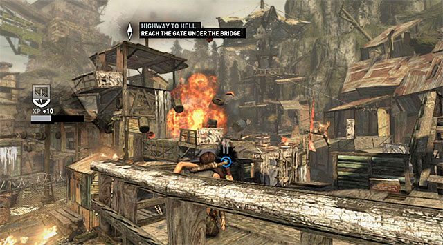 Oprócz tego radzę rozglądać się za czerwonymi beczkami, trafiając je gdy w pobliżu nich znajdą się wrogowie i doprowadzając tym samym do niemałych eksplozji (screen) pomocnych w sprawnym likwidowaniu bandytów - Dotrzyj do bramy znajdującej się pod mostem | 14 - Autostrada do piekła, 15 - Wybawczyni - Tomb Raider - poradnik do gry