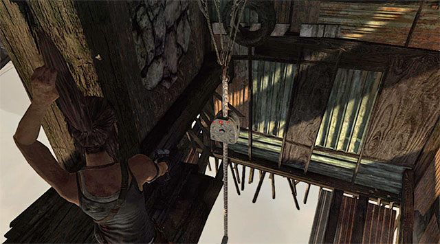 W zależności od preferencji możesz przez cały czas trwania bitwy pozostać w pozycji wiszącej lub postarać się jak najszybciej uwolnić - Studnia Łez | Opcjonalne grobowce - Shantytown i Summit Forest | Tomb Raider - Tomb Raider - poradnik do gry