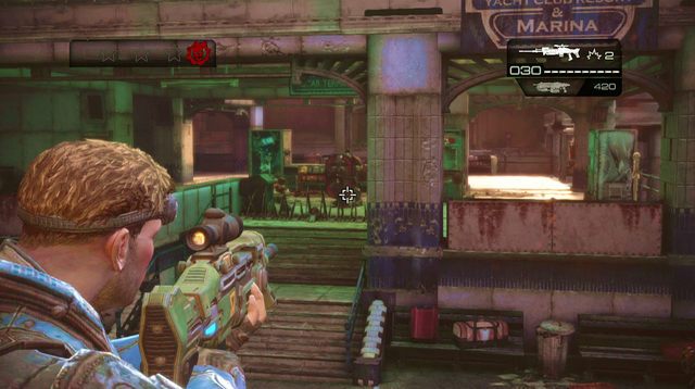 Zejdź z nabrzeża i podejdź do ściany po lewej stronie, gdzie znajduje się symbol odtajnionej misji - Dzielnica nabrzeżna - Przedmieścia Halvo Bay - Gears of War: Judgment - poradnik do gry