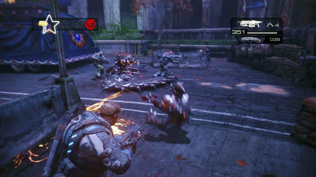 Dookoła drugiego wozu paradnego odnajdziesz sporo amunicji i broni (podnieś Lancer, jeżeli nie masz czegoś szybkostrzelnego) - Plac paradny - Przedmieścia Halvo Bay - Gears of War: Judgment - poradnik do gry