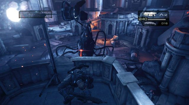 Po przejęciu kontroli nad postacią wycofaj się od osłony w głąb sali - Sala sądowa - Budynek sądu - Gears of War: Judgment - poradnik do gry