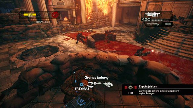 Następnie w dolnej lewej części holu pojawi się dziura, którą możesz zamknąć granatem - Wejście północne - Budynek sądu - Gears of War: Judgment - poradnik do gry