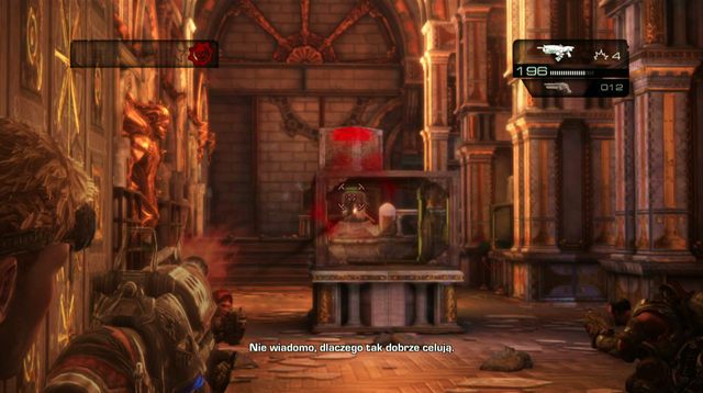 Na lewej ścianie odnajdziesz symbol odtajnionej misji - Skrzydło Kashkur - Muzeum chwały wojskowej - Gears of War: Judgment - poradnik do gry