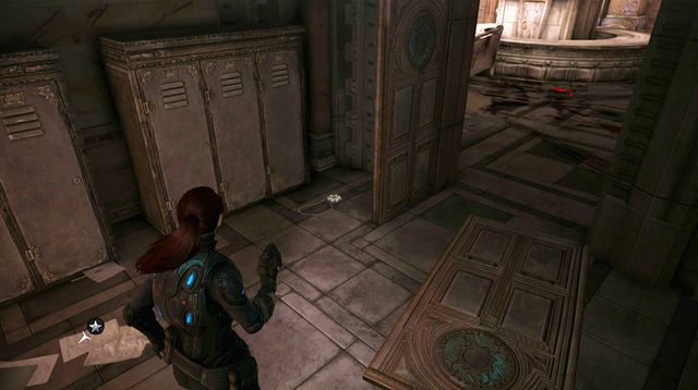 Przed wyjściem z atrium, wejdź do pomieszczenia po prawej stronie, gdzie za drzwiami leży nieśmiertelnik - Atrium - Akademia Wojskowa Halvo Bay - Gears of War: Judgment - poradnik do gry