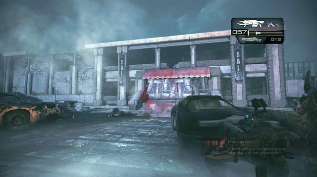 Wejdź do środka stróżówki po lewej stronie bramy i użyj przycisku, który otworzy bramę wjazdową - Ponowne spotkanie - Pokłosie - Gears of War: Judgment - poradnik do gry