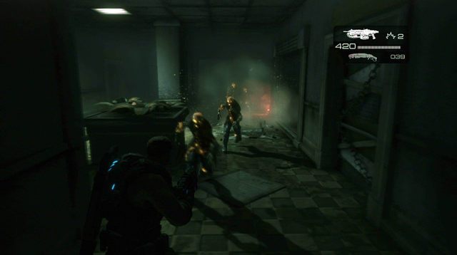 Po zabiciu ostatniego przeciwnika, wejdź do środka budynku, na lewo od generatora - Jest ktoś w domu - Pokłosie - Gears of War: Judgment - poradnik do gry