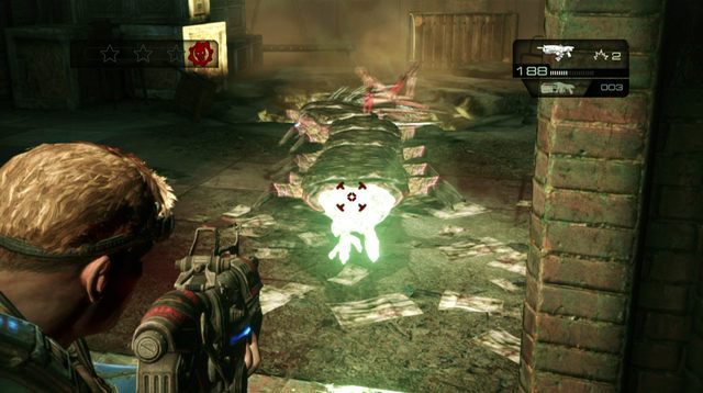 Stonoga - słabym punktem tego przeciwnika, jest zielony fragment na końcu ostatniego segmentu - Przeciwnicy - Gears of War: Judgment - poradnik do gry