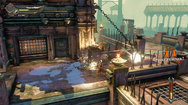 Kierując się cały czas w kierunku Furii pokonasz krótki korytarz i wskoczysz na ścianę by znaleźć się w miejscu, w którym stała Furia - Pogoń za Furią w God of War Wstąpienie - God of War: Ascension - poradnik do gry