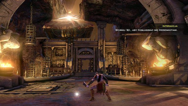 Po walce podejdź do białego światełka mrugającego na ziemi i naciśnij przycisk akcji - Pogoń za Furią w God of War Wstąpienie - God of War: Ascension - poradnik do gry