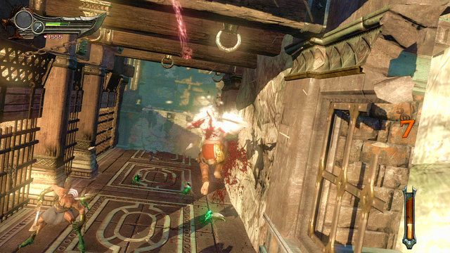 Gdy zostaniesz wyciągnięty przez tytana wraz z fragmentem korytarza, przyjdzie ci stoczyć kilka starć z poznanymi wcześniej przeciwnikami - 2 - Kanały | Opis przejścia | God of War Wstąpienie - God of War: Ascension - poradnik do gry