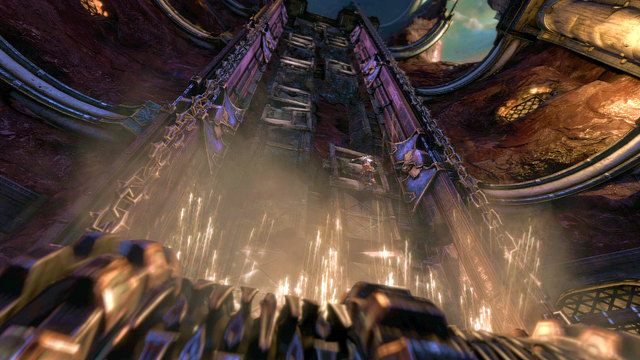 Będąc na ścianie musisz uciekać przed walcem wspinając się na samą górę - Druga walka z ręką Hekatonchejrona | God of War Wstąpienie - God of War: Ascension - poradnik do gry