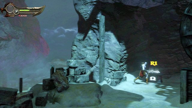 W niewielkim zaułku znajdziesz białą skrzynię z okiem Gorgony - Początek wioski (2) - God of War: Ascension - poradnik do gry