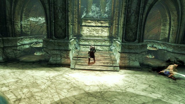 Przebiegnij koło fontanny i wejdź do windy by zebrać skrzynie - Biała klepsydra | God of War Wstąpienie - God of War: Ascension - poradnik do gry