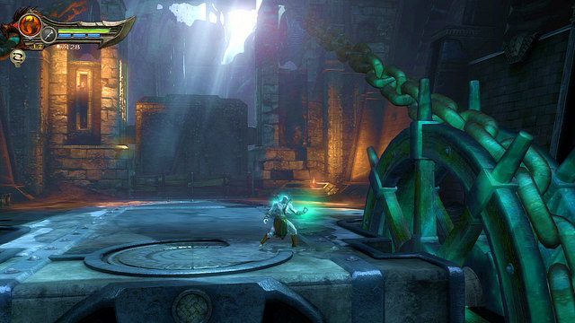 Po walce podejdź do krawędzi, po której wyszedłeś z wody i użyj amuletu na dwóch kołach podtrzymujących kamienny blok blokujący dalszą drogę - 15 - Grota | Opis przejścia | God of War Wstąpienie - God of War: Ascension - poradnik do gry