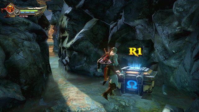 Po wyskoczeniu na ląd pozbieraj skrzynie i przejdź przez szczelinę po lewej - 15 - Grota | Opis przejścia | God of War Wstąpienie - God of War: Ascension - poradnik do gry