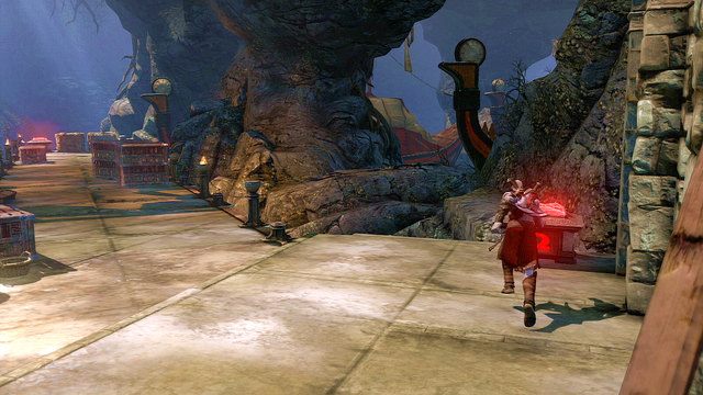 Będąc w porcie udaj się najpierw w prawo trafisz w ten sposób na czerwoną skrzynię - 15 - Grota | Opis przejścia | God of War Wstąpienie - God of War: Ascension - poradnik do gry