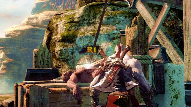 Po walce udaj się pomostem w lewo i przyjrzyj się włóczni wbitej w nieszczęśnika - Droga do posągu | God of War Wstąpienie - God of War: Ascension - poradnik do gry