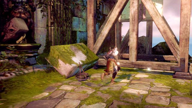 Gdy się z nimi uporasz rusz przed siebie i złap kamienny blok - Droga do posągu | God of War Wstąpienie - God of War: Ascension - poradnik do gry