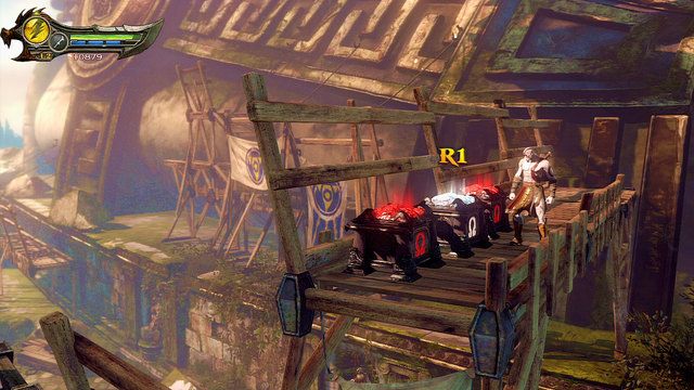Przechodząc nad krawędzią w lewo dojdziesz do wystającego drewnianego pomostu - Droga do posągu | God of War Wstąpienie - God of War: Ascension - poradnik do gry