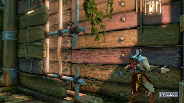 Przyklej się do ścianki i przejdź szczeliną prowadzącą w lewo - Wnętrze posągu | God of War Wstąpienie - God of War: Ascension - poradnik do gry
