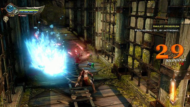 Rozpraw się w nim z pasożytami i na jego końcu udaj się najpierw w lewo by zebrać czerwoną skrzynię, a następnie w prawo - Zniszczona głowa | God of War Wstąpienie - God of War: Ascension - poradnik do gry