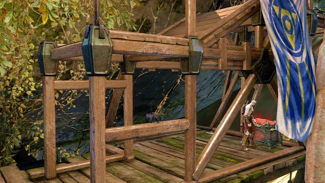 Wyskocz po łańcuchu do góry i udaj się w prawo by zebrać czerwoną skrzynię pod drewnianym rusztowaniem i białą na drewnianym rusztowaniu - 21 - Przedramię Apollona (2) | Opis przejścia | God of War Wstąpienie - God of War: Ascension - poradnik do gry