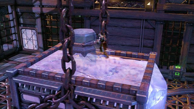 Na środku dolnej części sali znajduje się olbrzymi kryształ, a na nim stoi kamienny podest - 26 - Oczy Apollona | Opis przejścia | God of War Wstąpienie - God of War: Ascension - poradnik do gry