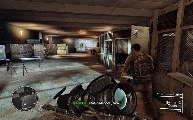 Po wysadzeniu ostatniego działka przeciwlotniczego dołączy do Ciebie Maddoks - biegnij za nim do podziemnego przejścia - Podłóż C4 pod działa przeciwlotnicze i zniszcz je | Akt 2 - Operacja Archanioł - Sniper: Ghost Warrior 2 - poradnik do gry