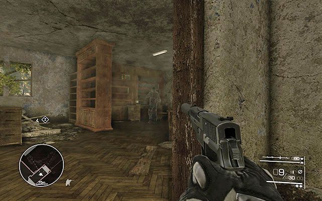 Przejdź dalej eliminując po cichu nożem lub przy pomocy pistoletu z tłumikiem kolejnego żołnierza - Wejdź na trzecie piętro i zrób zdjęcia | Akt 2 - Triumf sprawiedliwości - Sniper: Ghost Warrior 2 - poradnik do gry