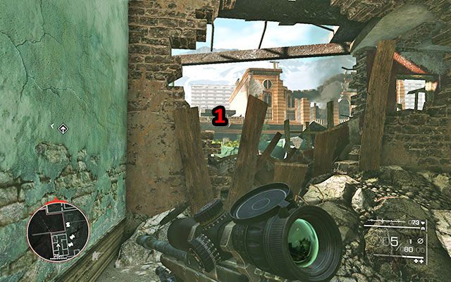 Dotrzesz do pomieszczenia, w którym znajdziesz karabin snajperski - podnieś go, a następnie wyjdź powoli na korytarz, likwidując snajpera, który przed chwila Cię ostrzeliwał [115m] - Odzyskaj swój ekwipunek | Akt 2 - Duchy Sarajewa | Sniper Ghost Warrior 2 - Sniper: Ghost Warrior 2 - poradnik do gry