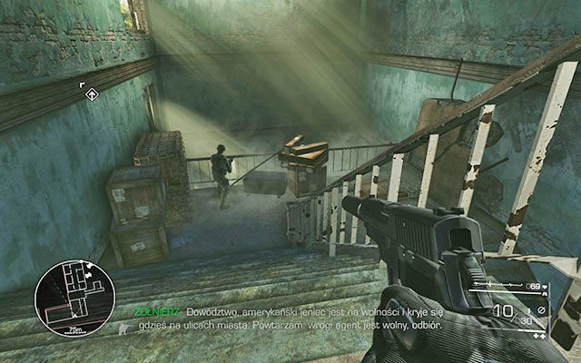 Wróć się korytarzem do poprzedniego pomieszczenia i przejdź przez drugie drzwi - w pewnym momencie zawali się sufit, na szczęście nic Ci się nie stanie - Ucieknij z budynku szkoły | Akt 2 - Duchy Sarajewa | Sniper Ghost Warrior 2 - Sniper: Ghost Warrior 2 - poradnik do gry