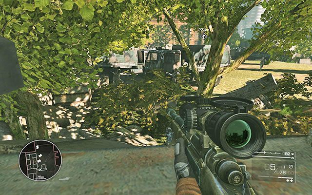 Przejdź przez wyrwę w ścianie po lewej stronie, wdrapując się na murek kawałek dalej - Niezauważenie dojdź do gmachu biblioteki | Akt 2 - Duchy Sarajewa - Sniper: Ghost Warrior 2 - poradnik do gry