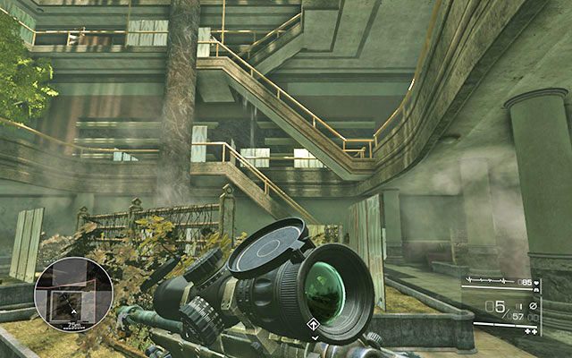 Gdy oczyścisz teren udaj się do hotelu i wbiegnij na górę, gdzie znajduje się punkt obserwacyjny - Dotrzyj do hotelu; Zlikwiduj Carla Maddoksa | Akt 2 - Duchy Sarajewa - Sniper: Ghost Warrior 2 - poradnik do gry