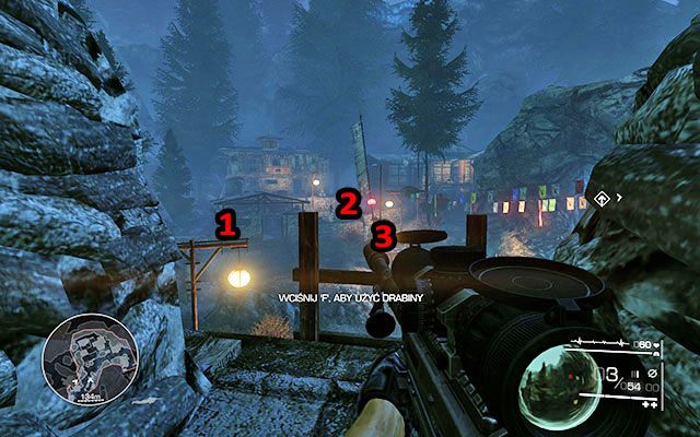 Następny cel to żołnierz wchodzący co jakiś czas do niewielkiego budynku - najlepiej sprzątnij go, gdy ten będzie w środku, przez niewielkie okienko [110m] - Niezauważenie przejdź przez wioskę | Akt 3 - Nóż w ciemności - Sniper: Ghost Warrior 2 - poradnik do gry