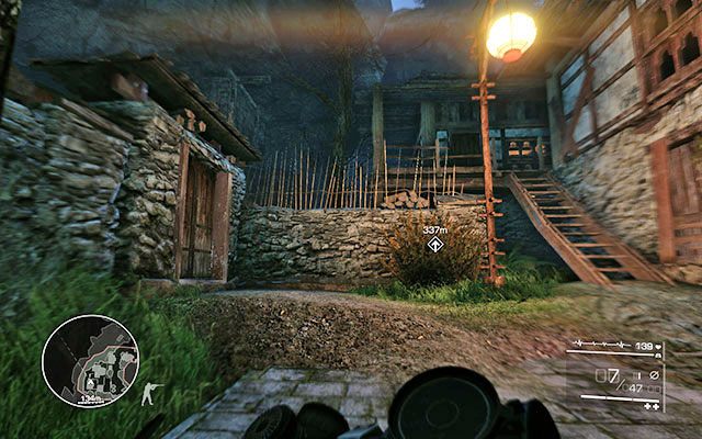 Po przebiegnięciu przez bramę udaj się do budynku na lewo, wewnątrz którego znajdziesz przejście w piwnicy - Spotkaj się z Diazem | Akt 3 - Nóż w ciemności | Sniper Ghost Warrior 2 - Sniper: Ghost Warrior 2 - poradnik do gry