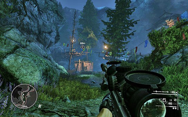 Kiedy uda Ci się ominąć przeczesujących okolicę żołnierzy kieruj się dalej ścieżką do momentu, aż usłyszysz informację o nadlatującym śmigłowcu - czym prędzej ukryj się w krzakach i przeczekaj, aż helikopter przeleci - Spotkaj się z Diazem | Akt 3 - Nóż w ciemności | Sniper Ghost Warrior 2 - Sniper: Ghost Warrior 2 - poradnik do gry