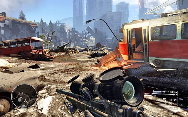 Wewnątrz zniszczonego tramwaju nieopodal drugiego i trzeciego działka przeciwlotniczego - Akt 2 - Operacja Archanioł | SEKRETY | Sniper Ghost Warrior 2 - Sniper: Ghost Warrior 2 - poradnik do gry