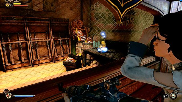 Na lewo od wyżej opisanego biura, znajduje się zamknięta zbrojownia - Znajdź skonfiskowane narzędzia Chen Lina | Rozdział 22 - Magazyn Byczy Dom - BioShock: Infinite - poradnik do gry
