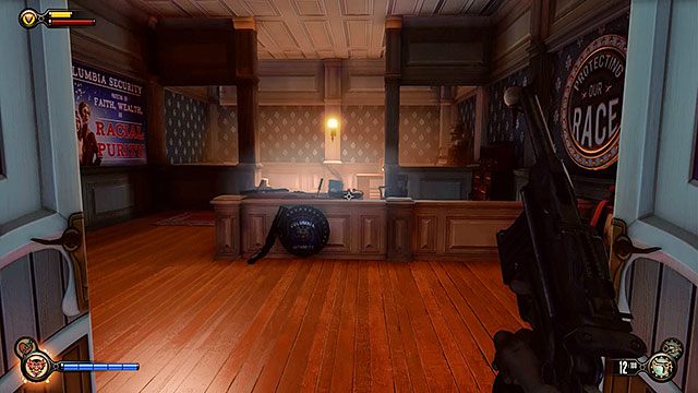 Zanim ruszysz w pogoń za dziewczyną, przeszukaj biuro po prawej stronie od sali biletowej - Ścigaj Elizabeth | Rozdział 7 - Zatoka okrętów | BioShock Infinite - BioShock: Infinite - poradnik do gry