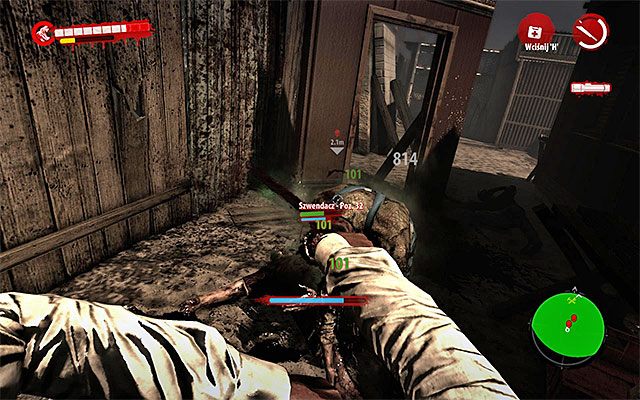 Skręć w prawo i przystap do atakowania członków ekipy filmowej, którzy przemienili się w żywe trupy - Gatunek - Slasher Poboczne zadania - Dżungla - Dead Island Riptide - poradnik do gry