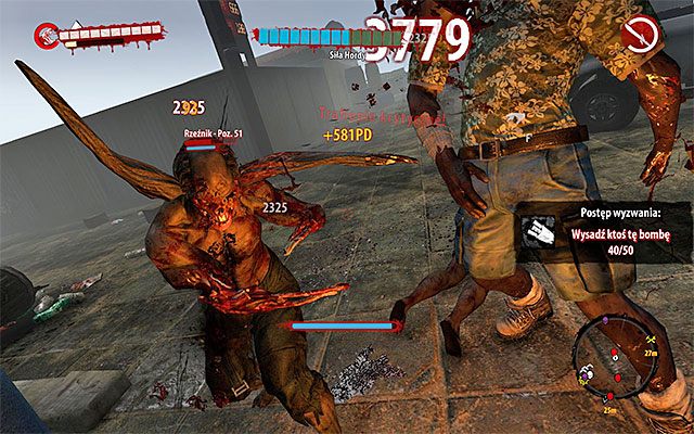 Skuteczna obrona przed drugą grupą zombiaków okaże się trudniejsza, albowiem dotrą one nie tylko od strony stacji benzynowej, ale także z północnego-wschodu - Przetrwaj do przybycia promu Oblężenie terminalu - Dead Island Riptide - poradnik do gry