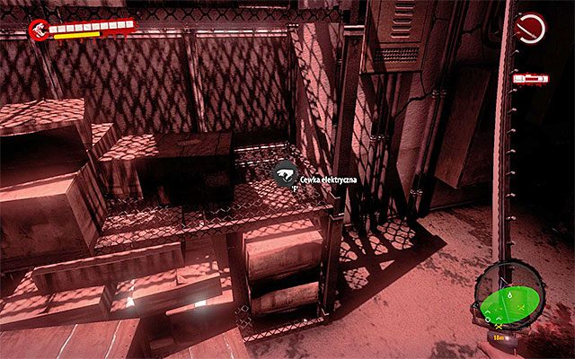 Także i w piwnicy powinieneś spotkać zbira, tak więc nie śpiesz się i pomagaj sobie latarką do oświetlania okolicy - Wspomnienia Poboczne zadania - Henderson - Dead Island Riptide - poradnik do gry