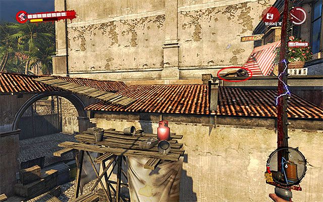 Po dotarciu na rusztowanie przeskocz na sąsiednią drewnianę konstrukcję, a z niej na północny dach - Na krawędzi Poboczne zadania - Henderson - Dead Island Riptide - poradnik do gry