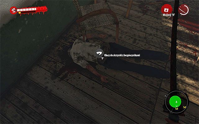 Podejdź do drzwi zlokalizowanych na prawo od puszki z bezpiecznikami i usuń drewnianą blokadę w celu odblokowania sobie dostępu do niewielkiego pomieszczenia na piętrze - Damy przodem Poboczne zadania - Henderson - Dead Island Riptide - poradnik do gry