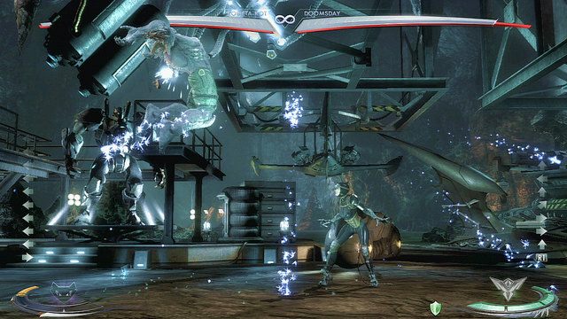 Na środku areny znajduje się prostokątne urządzenie zawieszone pod sufitem, aby z niego skorzystać należy do niego podskoczyć - Injustice: Jaskinia Batmana - arena - Injustice Gods Among Us - poradnik do gry