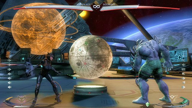 Po prawej stronie areny znajduje się metalowy globus - Injustice: Wieża Strażnicza - arena - Injustice Gods Among Us - poradnik do gry