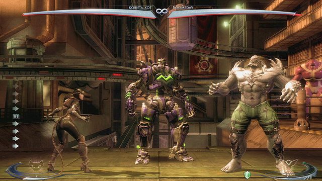 Na środku areny znajduje się robot - Injustice: Wyspa Strykera - arena - Injustice Gods Among Us - poradnik do gry